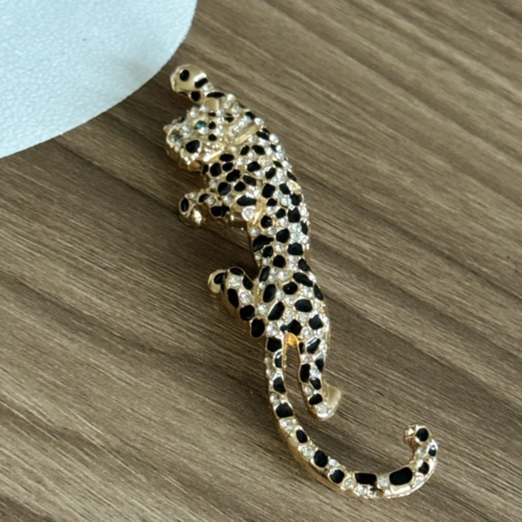 Gold Crown Brooch Pin Q678